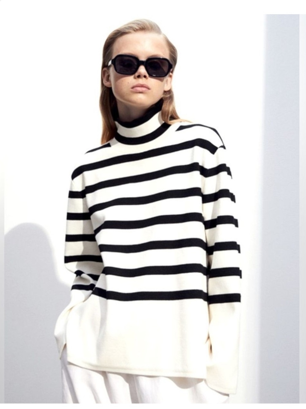 H&M Black & White Striped Turtleneck Sweater MED